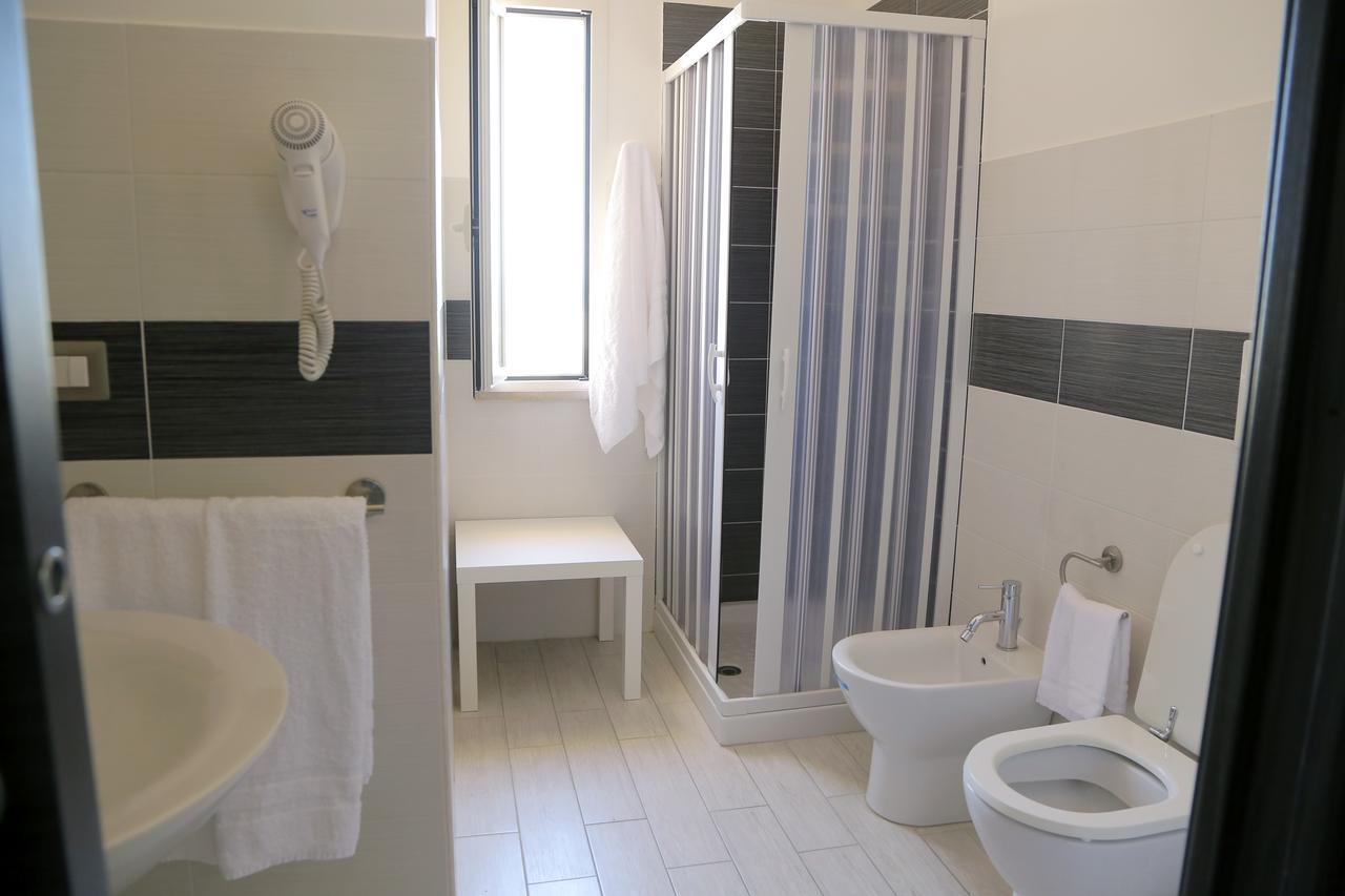 Rooms La Perla Del Mare Маргерита-ді-Савоя Екстер'єр фото
